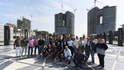 « الاسكان» تنظم جولة لأساتذة وطلاب الجامعة الأمريكية لمشروعات العلمين الجديدة