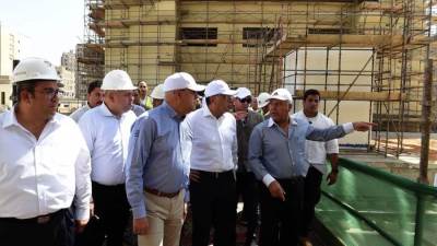بالصور .. رئيس الوزراء يتفقد مشروع محطة سكك حديد مصر بمنطقة بشتيل بالجيزة