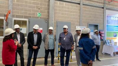 وزير الإسكان يناقش تكنولوجيا تنقية المياه بشركة «ديبونت» بإسبانيا 