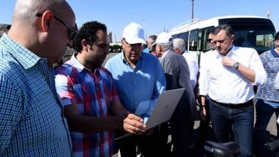 لمتابعة الاستعدادت الخاصة بمؤتمر المناخ ...رئيس الوزراء يتفقد نقطة تجمع الأتوبيسات الكهربائية بشرم الشيخ