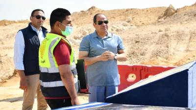 «السيسي» يوجه بالاستمرار فى رفع وكفاءة الطرق والمحاور المرورية 