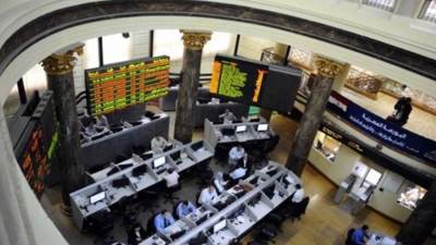 «البريد» يبحث فرص الاستثمار المتاحة في البورصة المصرية