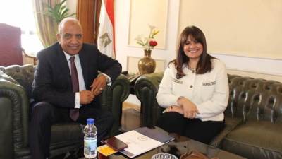 وزير قطاع الأعمال  يبحث مع وزيرة الهجرة تحفيز المصريين بالخارج للاستثمار بالشركات التابعة