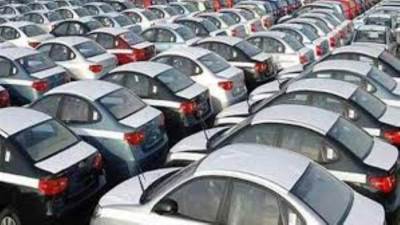 بعد إعفاء سيارات المصريين بالخارج من الجمارك.. ما هو أنسب وقت للشراء؟