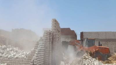 إزالة فورية لـ3 تعديات على أراضي زراعية بالمنيا