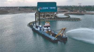 السيسي يدعو القطاع الخاص للمساهمة والاستثمار في المشروعات المتعلقة بـ«الرمال السوداء»