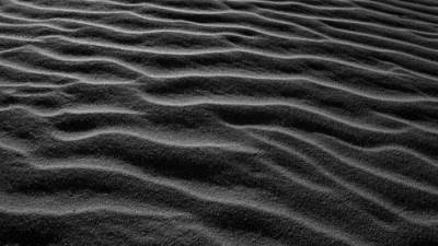 تدخل في 41 صناعة.. كل ما تريد معرفته عن «الرمال السوداء»