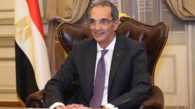 هل أطلقت وزارة الاتصالات تطبيقات إلكترونية لمنح المواطنين قروضا مالية؟