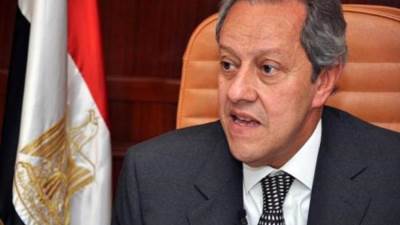 وزير الصناعة الأسبق يطالب بالتفكير في احتكار «مصر للطيران» عمليات الرحلات المباشرة