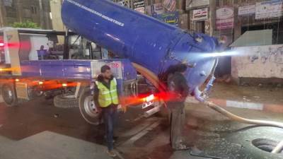 استعدادا لموسم الشتاء.. «مياه البحيرة» تنشر سياراتها ومعداتها على المحاور والطرق  