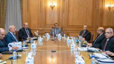 «وزير الإنتاج الحربي» يناقش خطة تطوير شركتى « أبو زعبل وهليوبوليس» للكيماويات 