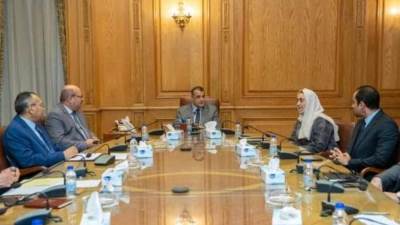 وزير الإنتاج الحربي يبحث مع رئيسة شركة «إم جلوري» الإماراتية التعاون في مجال تصنيع سيارات «البيك أب»