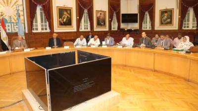 محافظ القاهرة يشكل لجنة لمراجعة البنية الأساسية لمشروعات الإسكان بديل العشوائيات  