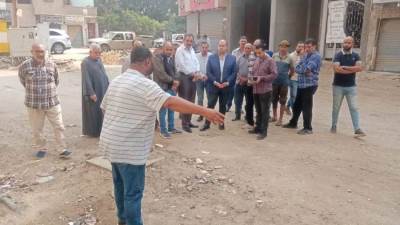 بالصور .. نائب محافظ الجيزة يتفقد أعمال الرصف والتطوير بشوارع مدينة «الحوامدية»