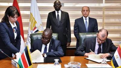 وزير الطيران يدرس إقامة شراكات اقتصادية في جنوب السودان