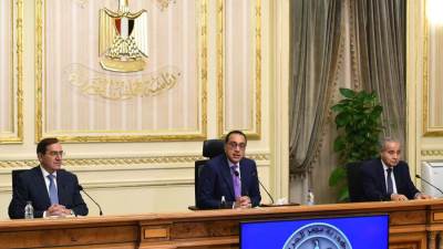 رئيس الوزراء: الإفراج عن مستلزمات الانتاج والمواد الخام سيحقق مزيد من التوازن في الأسعار