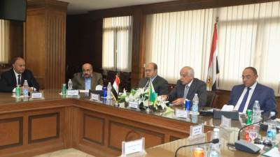 محافظ الجيزة خلال لقائه بممثلي الغرف التجارية:التخفيف علي المواطن وتوفير السلع بأسعار مناسبه أولوية أولي