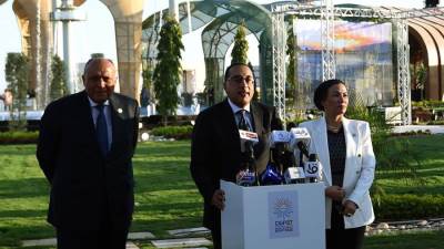 مدبولى: مصر تشعر بالفخر لكونها تمثل قارة أفريقيا في قمة المناخ COP27