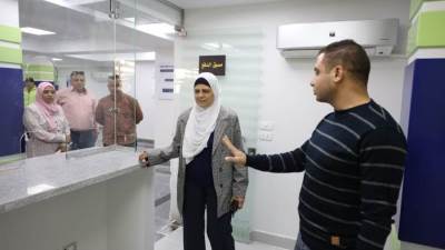 «رئيس مياه بني سويف» تتفقد أعمال تطوير خدمة عملاء سمسطا