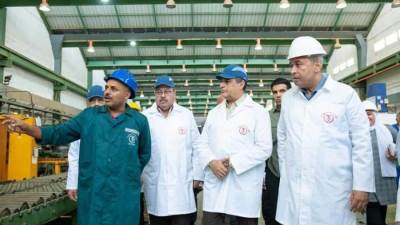 وزير الإنتاج الحربي يتابع سير العملية الإنتاجية في «حلوان للصناعات الهندسية» (صور)