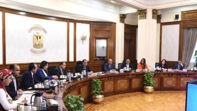 رئيس الوزراء يعقد اجتماعًا لبحث مستجدات تطوير مجمع الألومنيوم بنجع حمادي