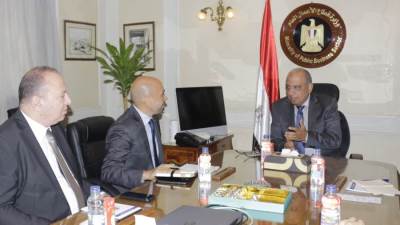 وزير قطاع الأعمال العام يبحث مع شركة ABB فرص التعاون المشترك