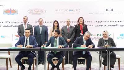 وزيرة التخطيط تشهد توقيع اتفاقيات بقيمة 83 مليار دولار في قطاع الطاقة المتجددة