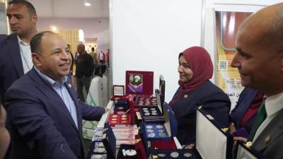 وزير المالية يتفقد معرض سك العملة بالمنطقة الخضراء بشرم الشيخ