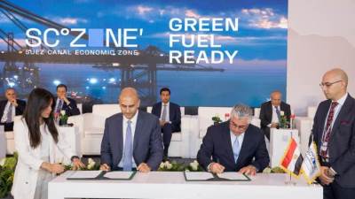 «اقتصادية قناة السويس» توقع عقد «تنمية وتطوير منطقة صناعية» بميناء شرق بورسعيد