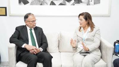 وزيرة التخطيط تبحث مع نظيرها الباكستاني سبل التعاون المشترك