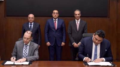 «مدبولى» يشهد توقيع بروتوكول تعاون لتقديم خدمات الشهر العقاري  من خلال مقار الشركة المصرية للاتصالات