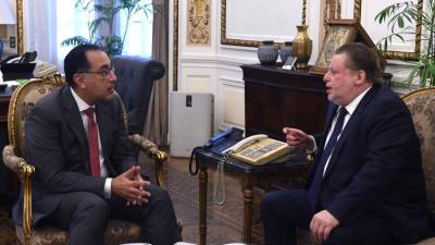 بحثا إتاحة المواد الدولارية ومستلزمات الصناعة.. رئيس الوزراء يلتقي محافظ البنك المركزي