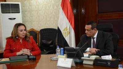 وزير التنمية المحلية يناقش مع نائبة وزير الاتصالات جهود التطوير المؤسسى الرقمى