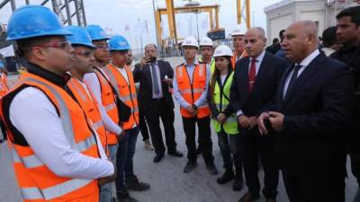 وزير النقل يتفقد محطة تحيا مصر بميناء الإسكندرية