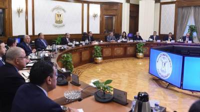 رئيس الوزراء يترأس اجتماع اللجنة الوزارية للإنتاج