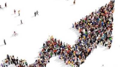 خبير اقتصادي: معدلات النمو السكاني في مصر ما بين 2.5 لـ2.6% سنويا