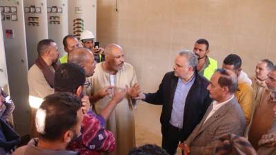 رئيس مياه أسيوط يتفقد التشغيل التجريبي الجزئي لمحطة صرف الزاوية