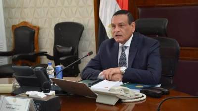 وزير التنمية المحلية يعلن بدء تطبيق قانون المحال العامة بجميع محافظات الجمهورية