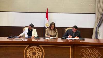 بتكلفة مليار جنيه .. توقيع  عقد تنفيذ المرحلة الرابعة من مشروعات البنية الأساسية لمنظومة المخلفات بالمحافظات