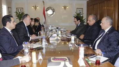 وزير  قطاع الأعمال يطرح دراسات تفصيلية لمشروعات جديدة لتوطين الصناعة وخفض الواردات