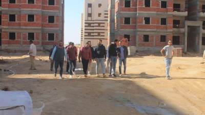 مسئولو «الإسكان» فى جولة تفقدية لوحدات الإسكان الإجتماعي بحي الفردوس بالسادات 