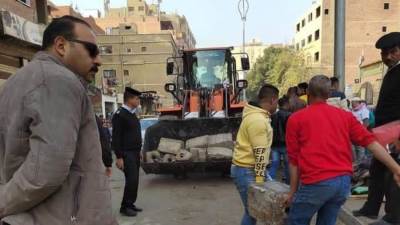 محافظة الجيزة تزيل الإشغالات والتعديات علي الطريق العام بمحيط سوق البطران
