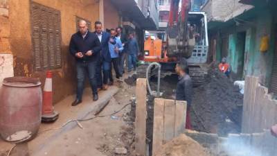 نائب محافظ الجيزة يتفقد مشروع الصرف الصحي بقرية الشيخ عتمان بمدينة الحوامدية