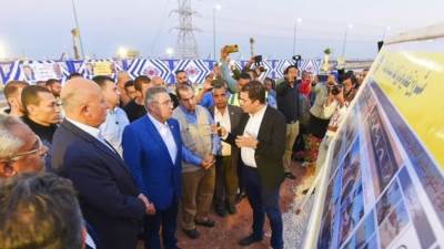 محافظ البحر الأحمر يفتتح مشروعي تطوير طريق المطار وسوق السمك بالغردقة