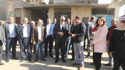 محافظ الجيزة يوجه برفع كفاءة الشوارع الموازية والعمودية على محور الفريق كمال عامر ومتفرعاتها 