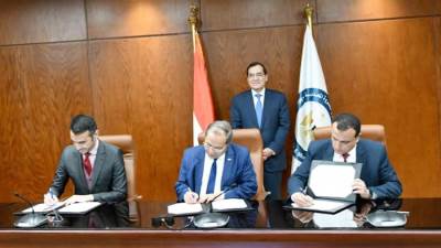 وزير البترول والثروة المعدنية يوقَّع اتفاقيتي تعاون في مجال التنمية المجتمعية (تفاصيل)