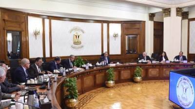 رئيس الوزراء: بدء الترتيبات الخاصة بالإفراج عن كل السلع الموجودة في الموانئ تباعاً