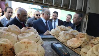 بالصور .. جولة مفاجئة لمحافظ القاهرة لعدد من المجمعات الاستهلاكية والمخابز