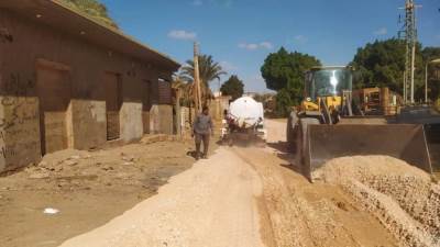 محافظ الجيزة يتابع مشروعات الرصف والتطوير بالواحات والصف والعياط