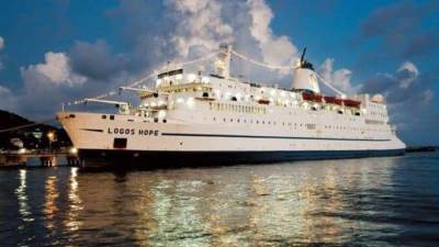 لأول مرة منذ 12 عامًا..  ميناء بورسعيد يستعد لاستقبال أكبر مكتبة عائمة بالعالم 